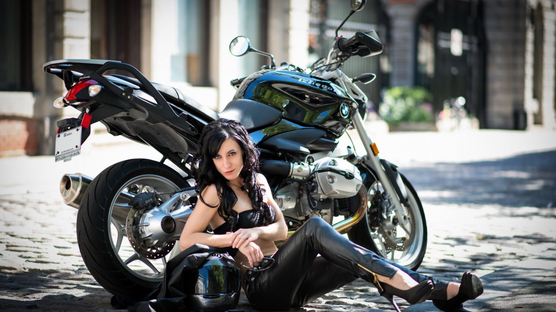 Fresh photos, fresh mood — European women on bikes online in Nova Iguazu