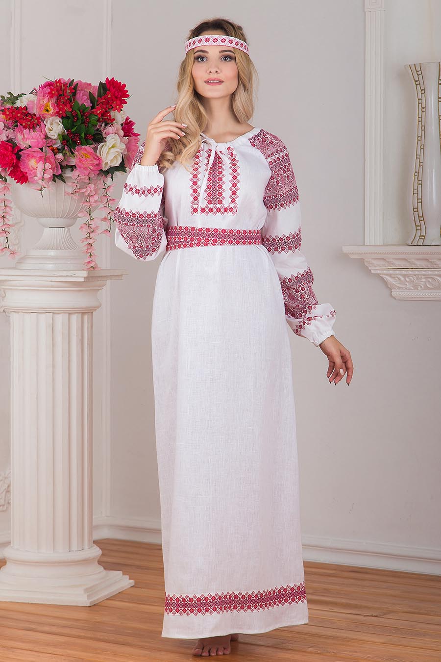 A playful frame from Women in Slavic costumes — online in Nova Iguazu