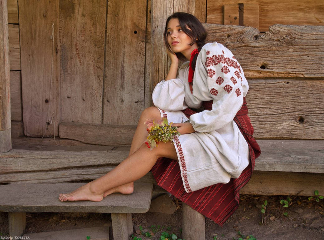 Fresh photos, fresh mood — Women in Slavic costumes online in Nova Iguazu
