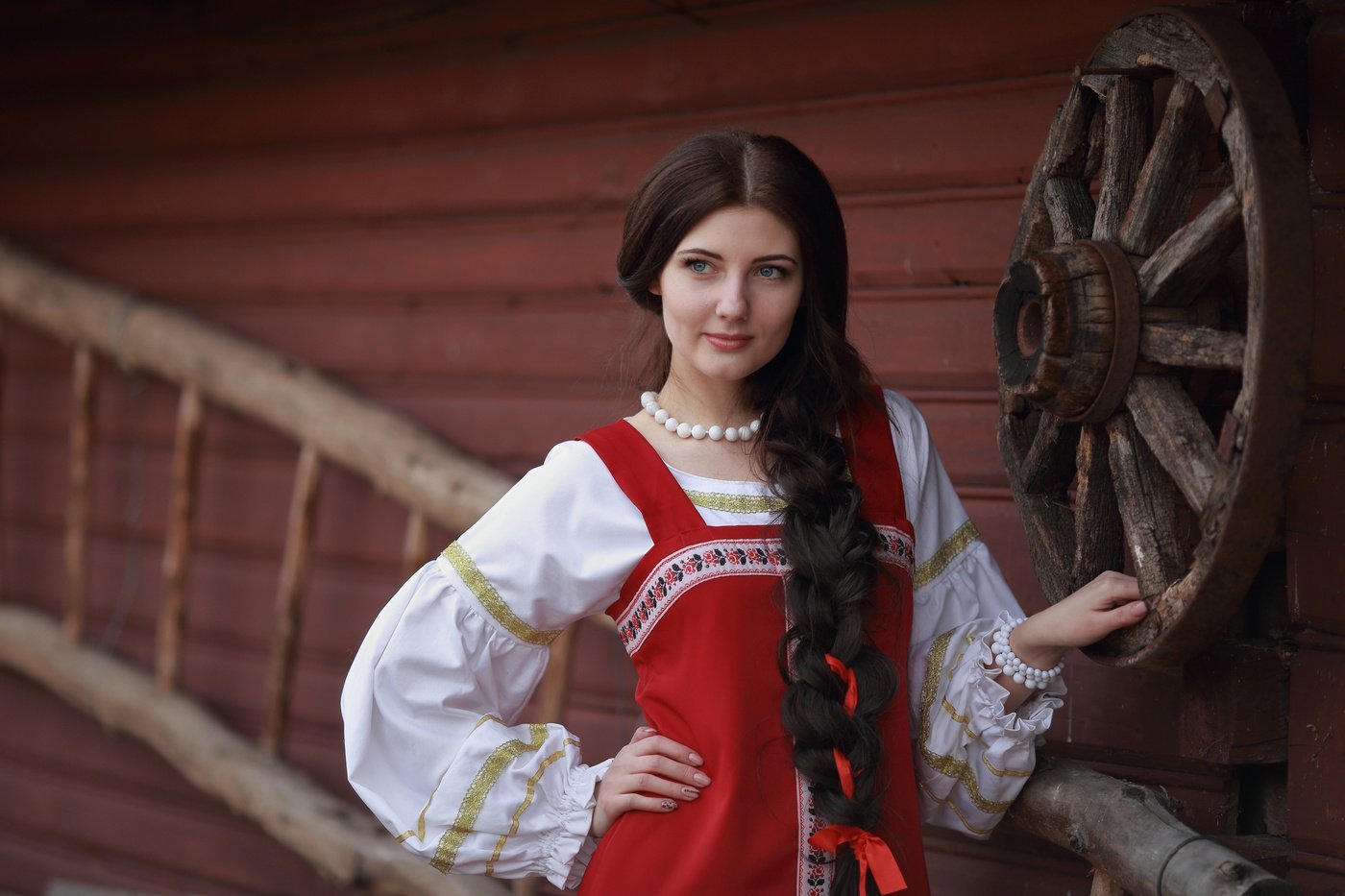 Girls in Slavic costumes’s look of the day — catch her live in Nova Iguazu