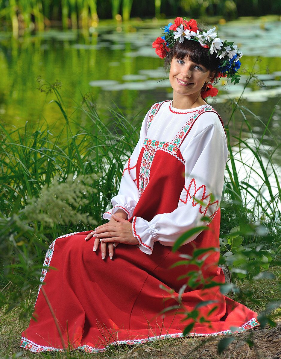 Beautiful girl Girls in Slavic costumes in Nova Iguazu
